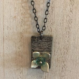 NWT Funky Green Flower Necklace